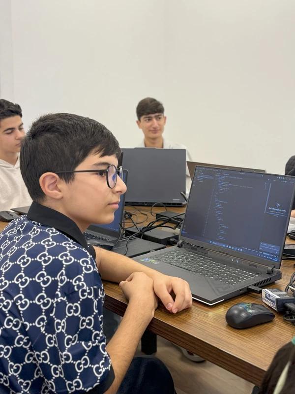 IT və Kompüter Mühəndisliyi Dərsi