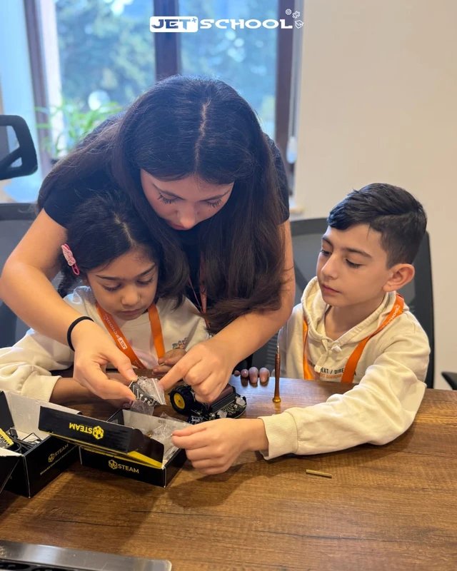 JET School-da Robotexnika üzrə Açıq Dərs baş tutdu! 🤖